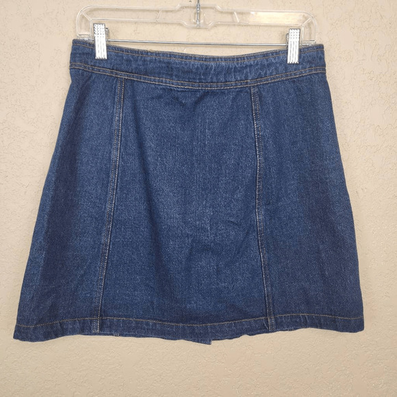 Sans Souci Blue Denim Button Detail Mini Skirt Large (3824) - Picture 2 of 4